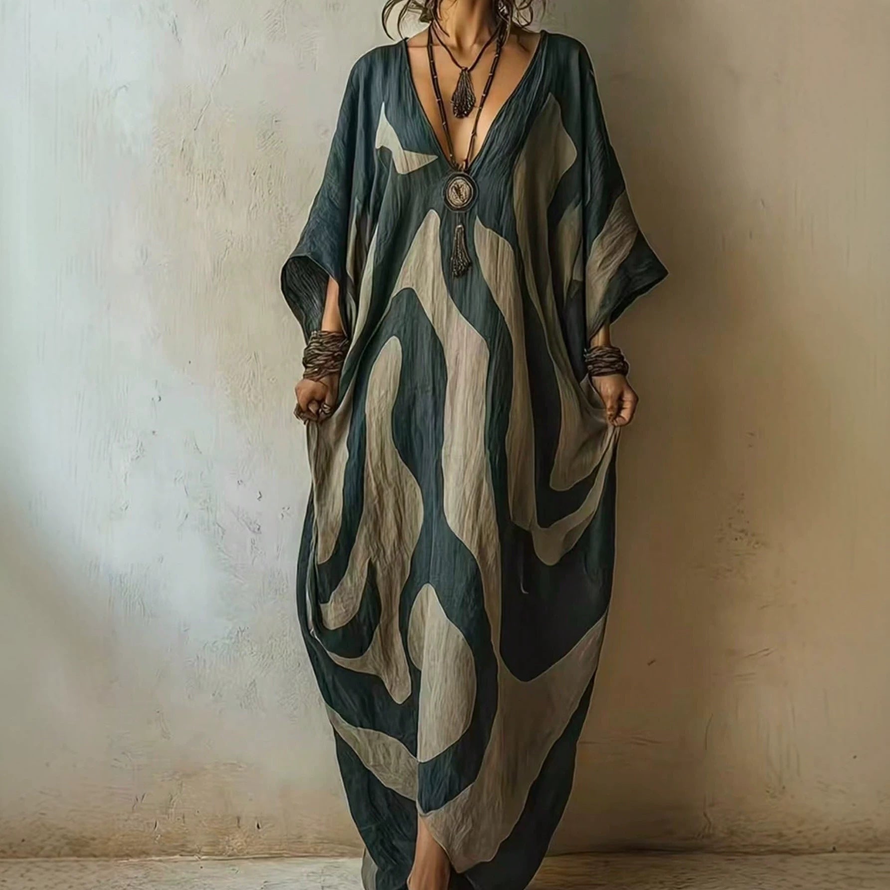 Strandkleid mit V-Ausschnitt und Fledermausärmeln