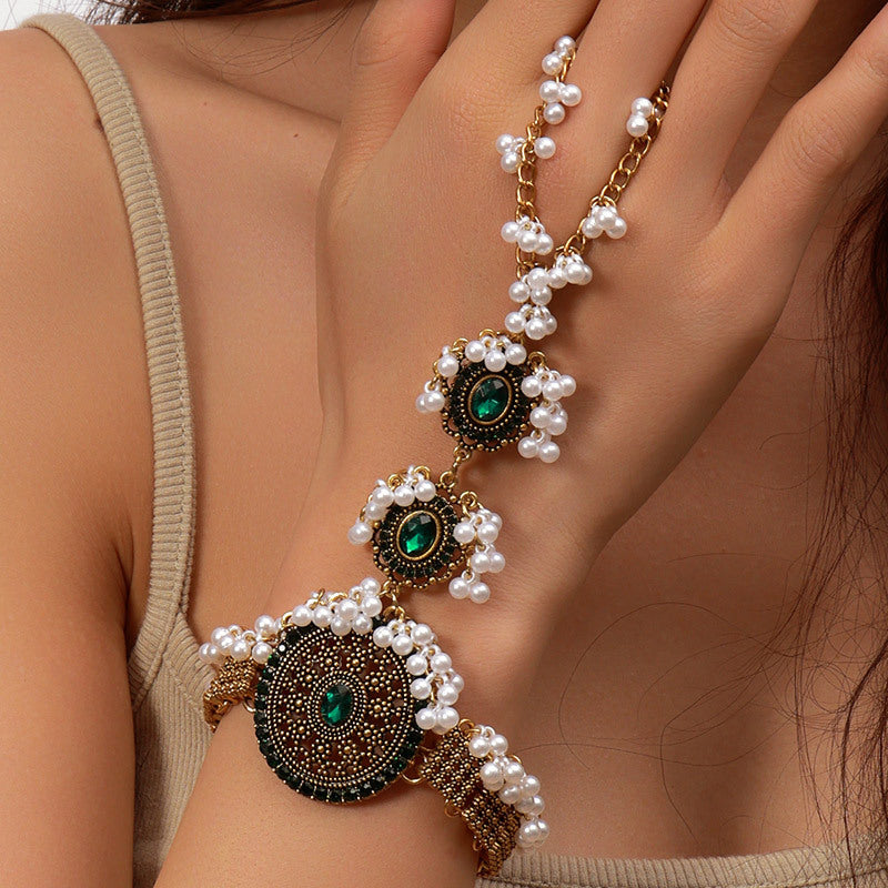Elegantes Armband mit Tropfenperlen