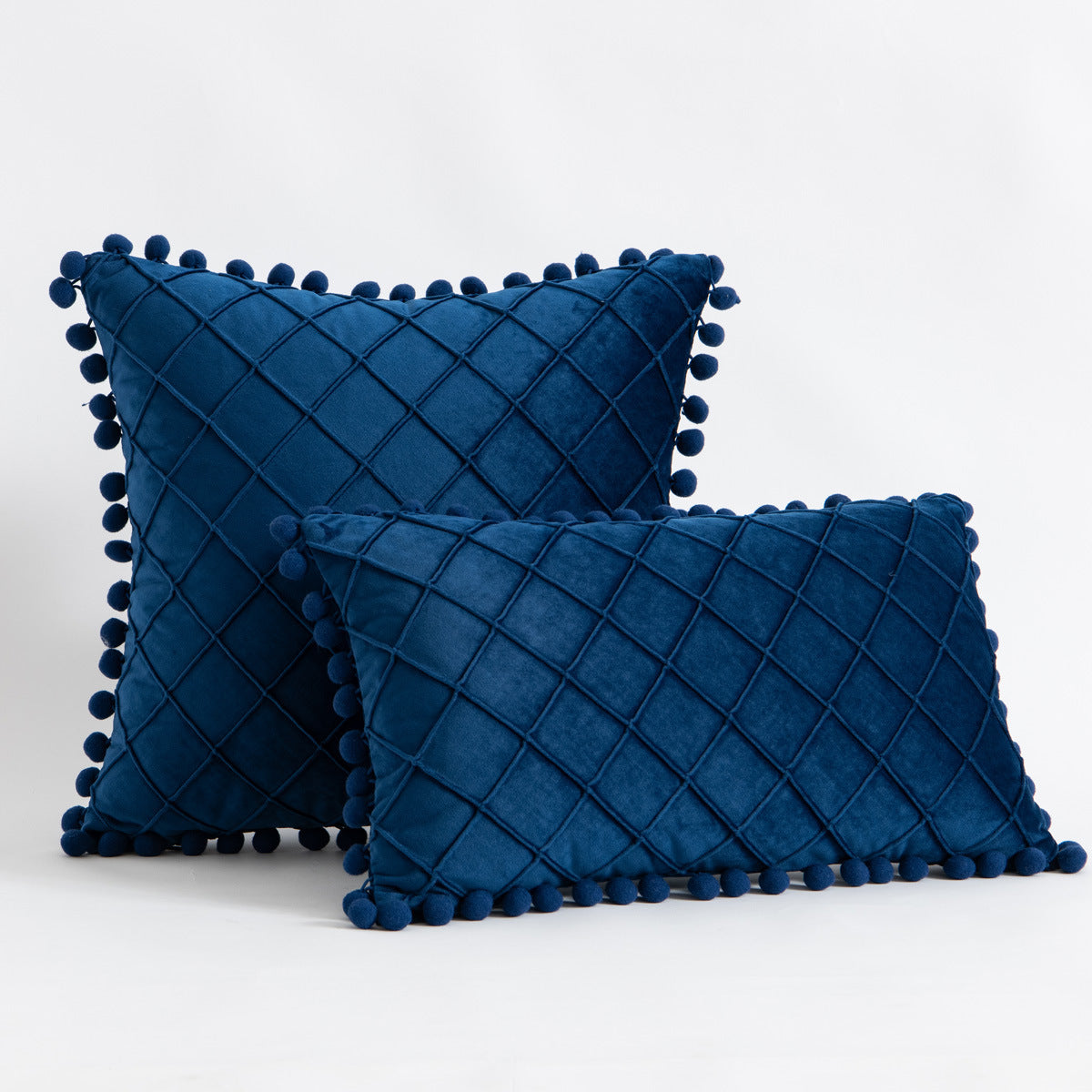 Samt Kissenbezug mit Rautenmuster und Quasten – Bild 3 | LuxeStyle