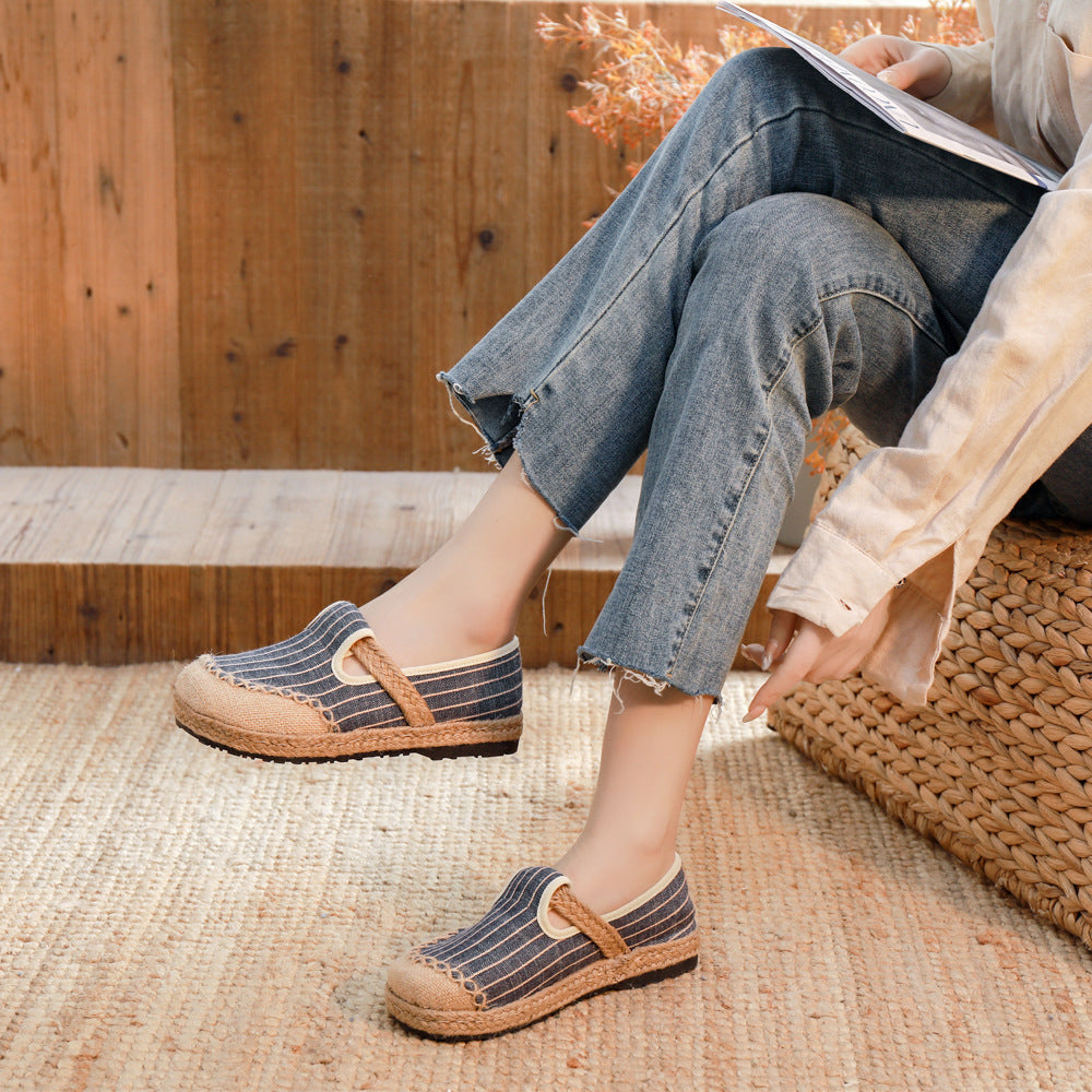 Weisse Leinen-Sneaker mit Streifen