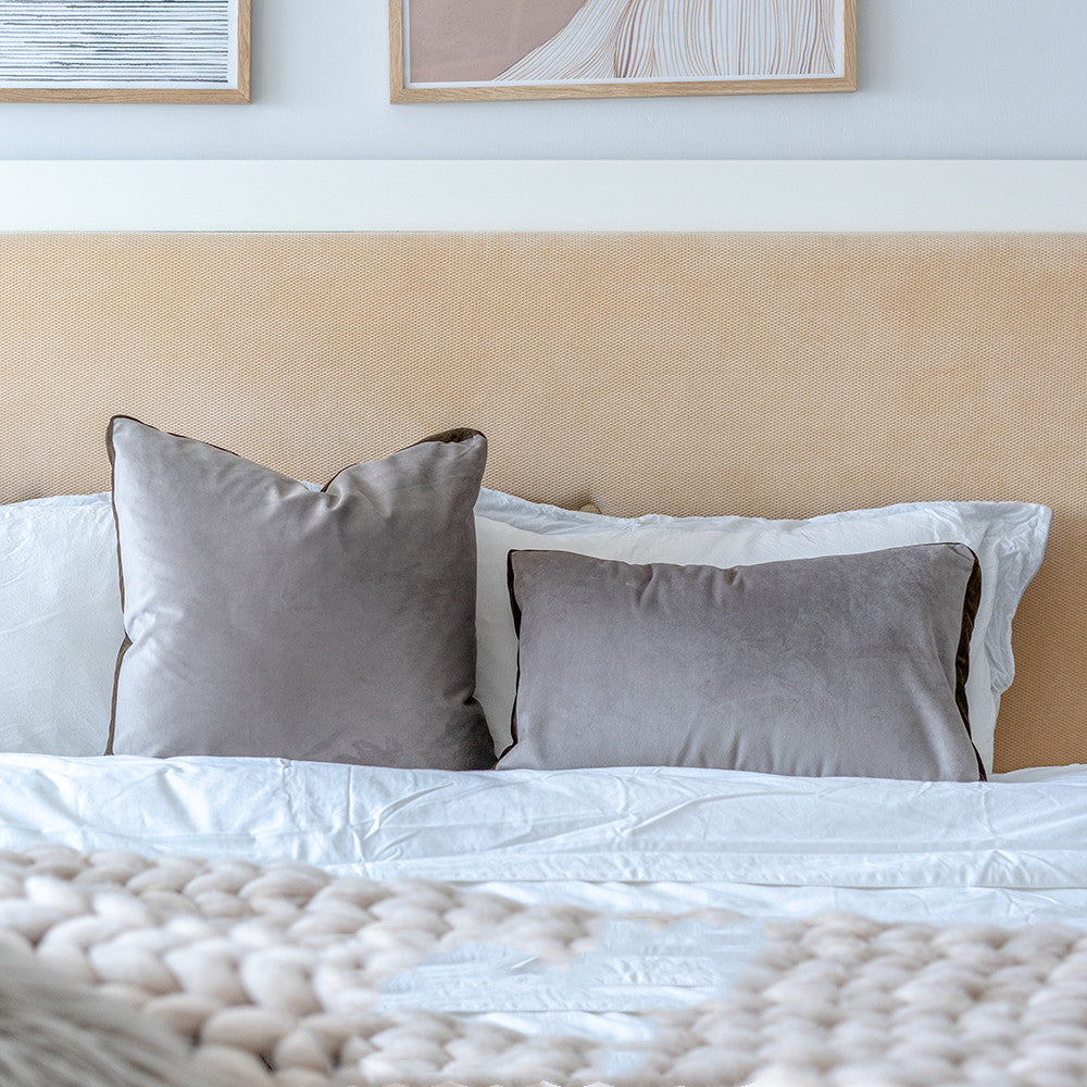 Samt-Kissenbezug Grau – Bild 3 | LuxeStyle