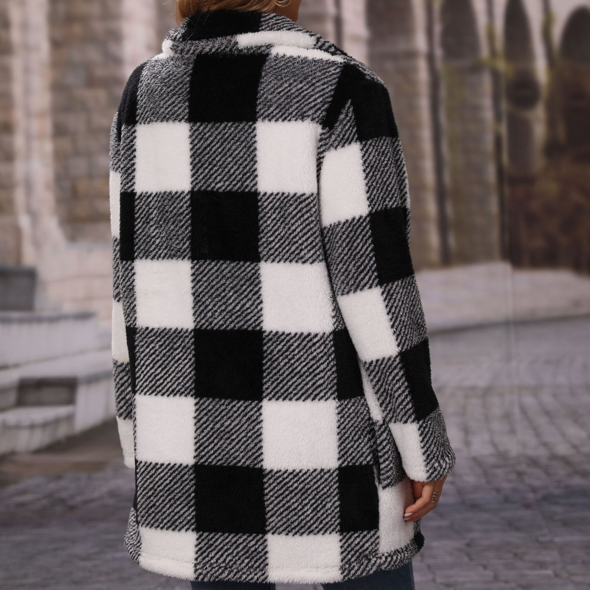 Langer Damen-Mantel mit Reverskragen – Bild 5 | LuxeStyle
