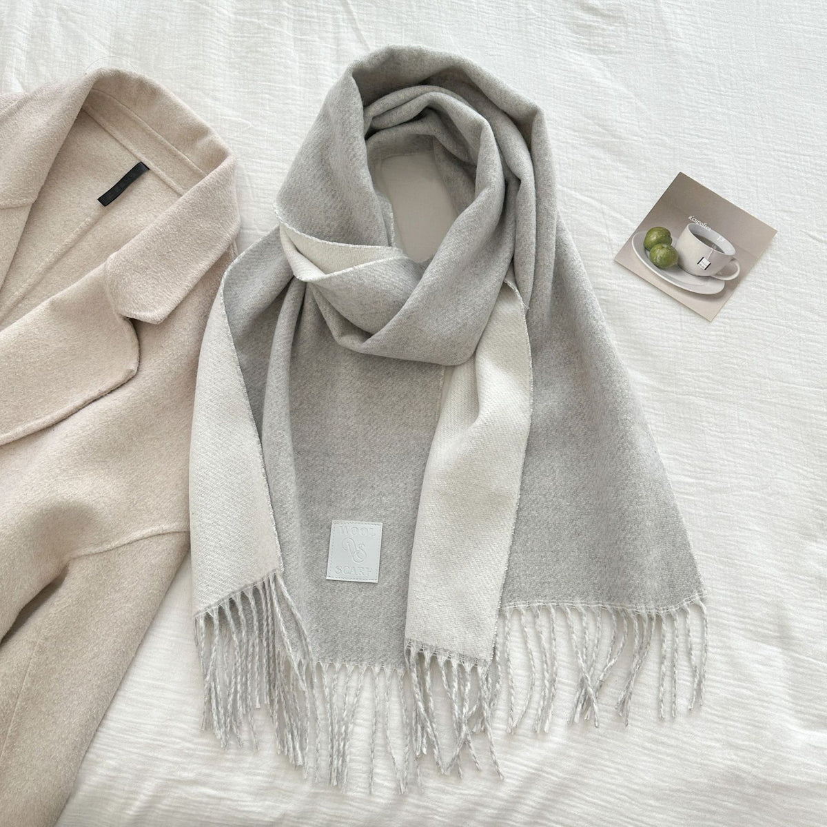 Doppelseitiger Wollschal mit Pailletten – Bild 2 | LuxeStyle