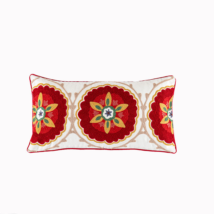Boho Kissenhülle mit Stickerei und Quasten