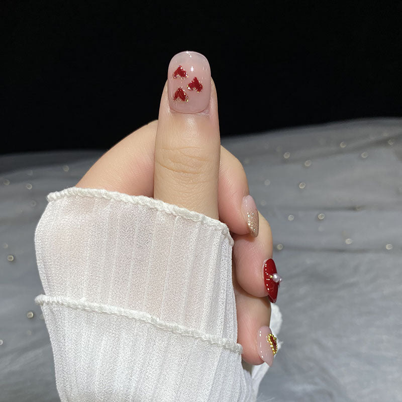 Handbemalte rote Love Pearl Nägel – Bild 6 | LuxeStyle