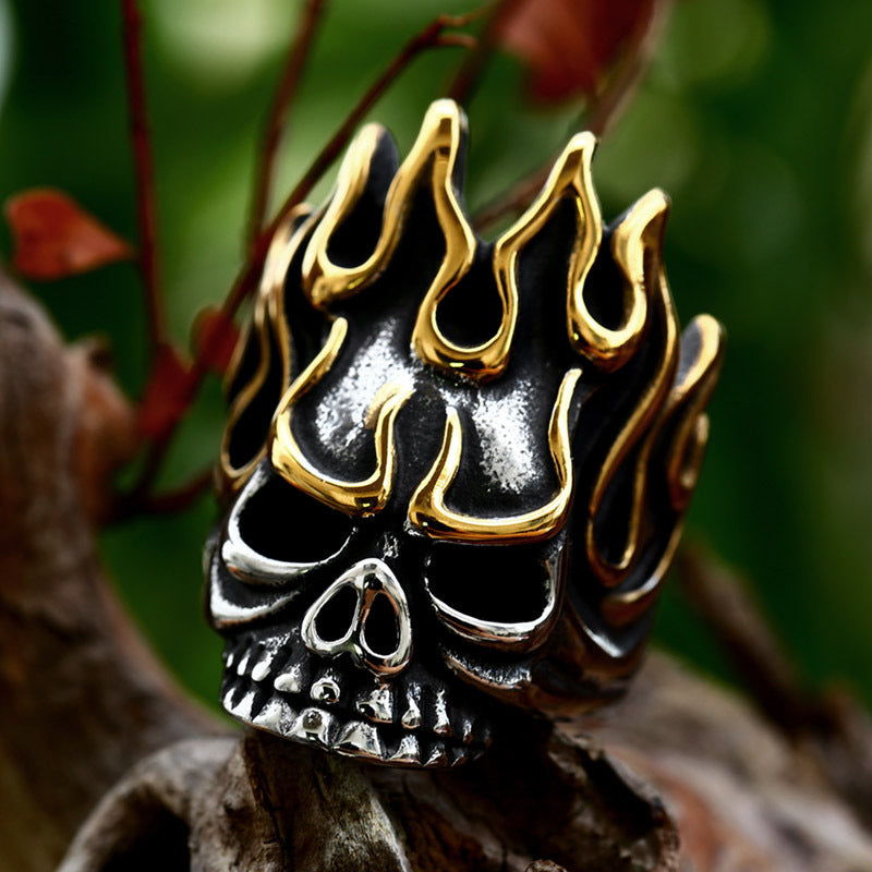 Flammen-Totenkopf-Ring aus Titanstahl – Bild 2 | LuxeStyle