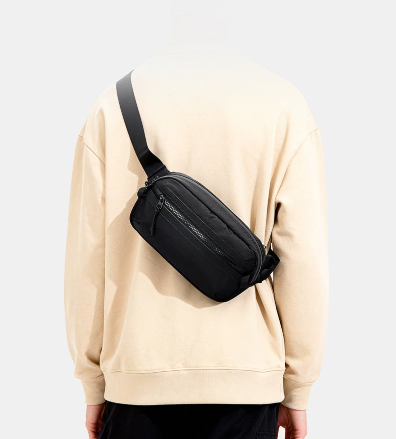 Wasserabweisende, minimalistische Brusttasche – Ansicht 3