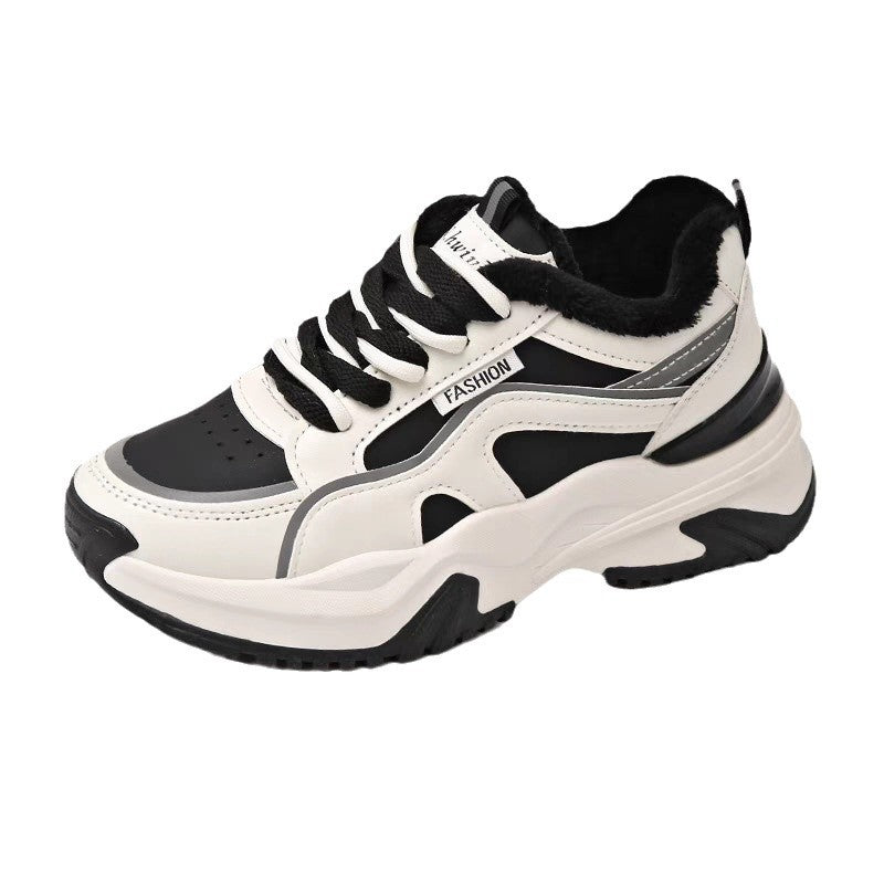 Leichte Freizeitschuhe mit dicker Sohle