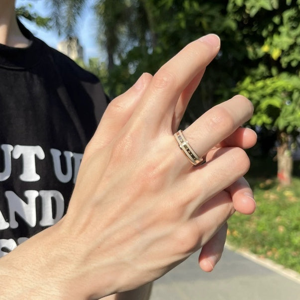 Oversized Herzring aus Keramik und Titanstahl