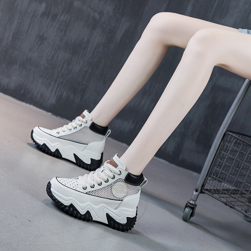 Keilsneaker High-Top mit perforiertem Design