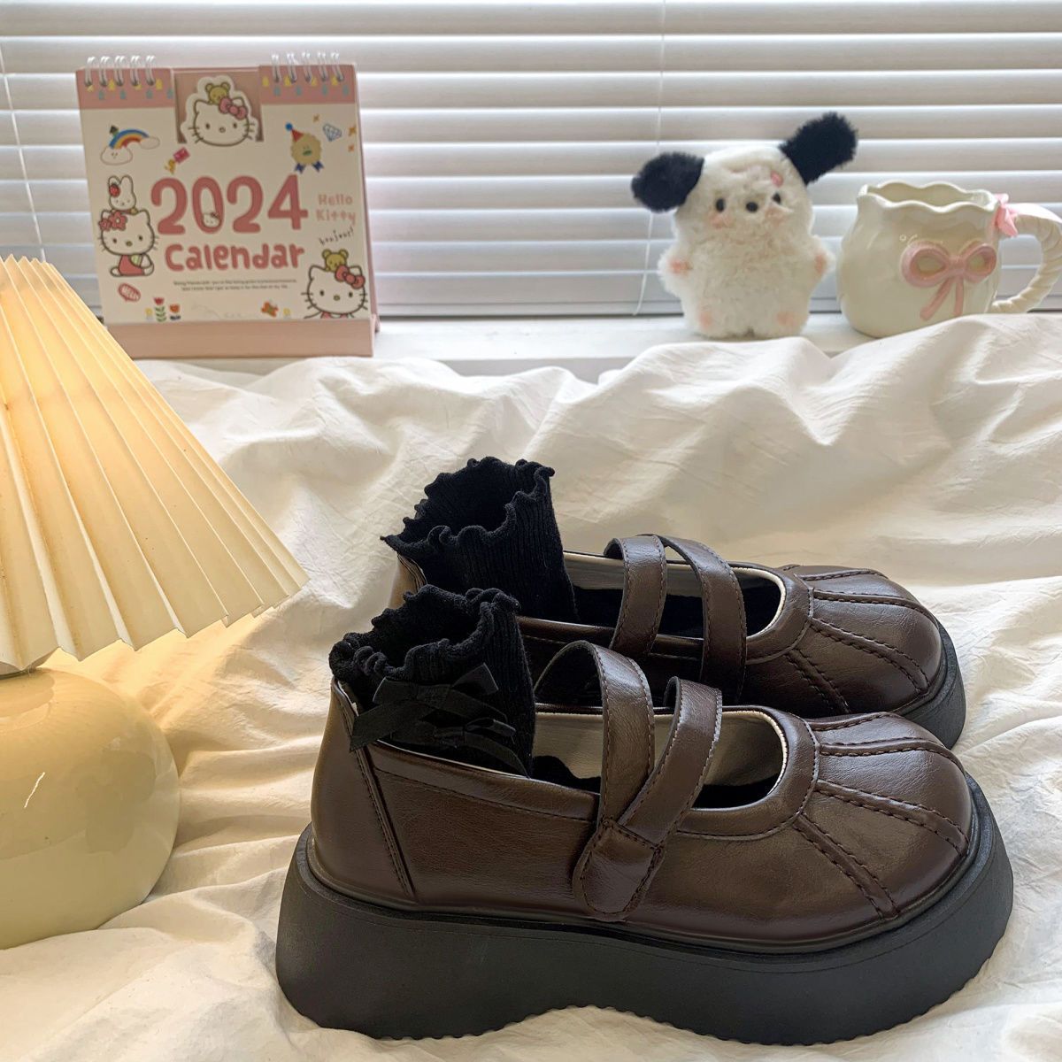 Japan-inspirierte Leder-Halbschuhe mit Absatz