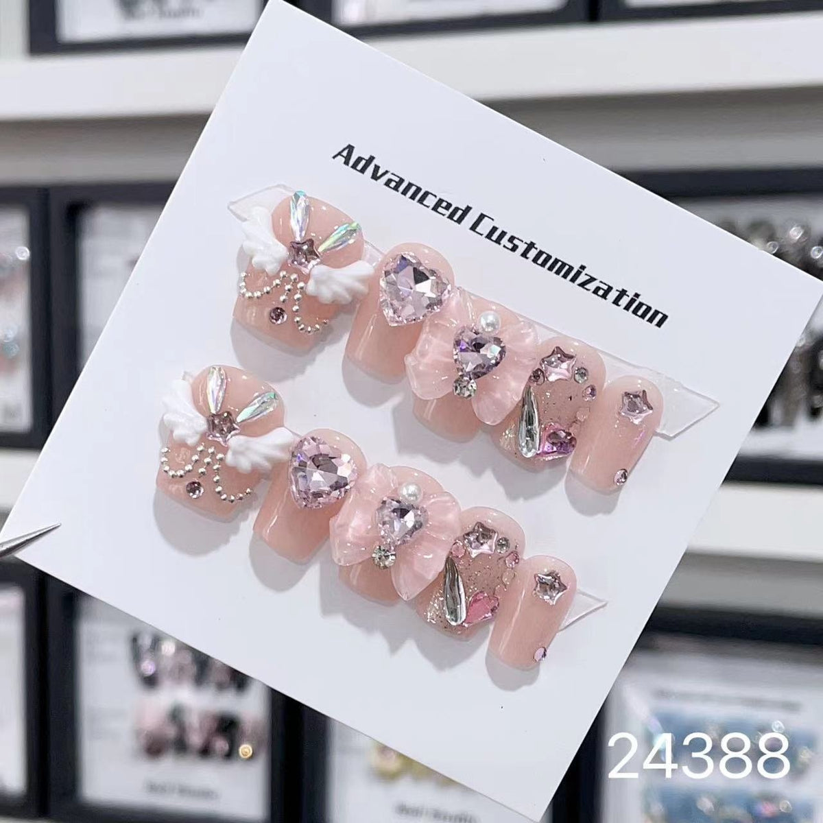 Aufklebbare Handbemalte Kristallnägel – Bild 16 | LuxeStyle