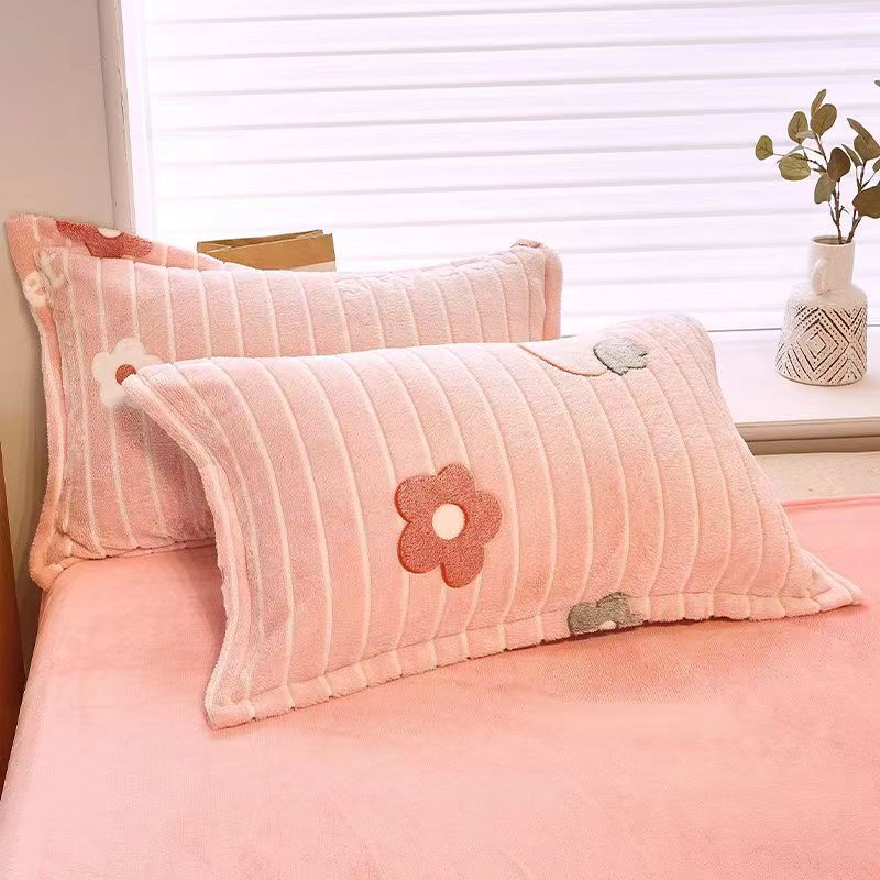 Warme Korallenfleece-Kissenbezug – Bild 1 | LuxeStyle