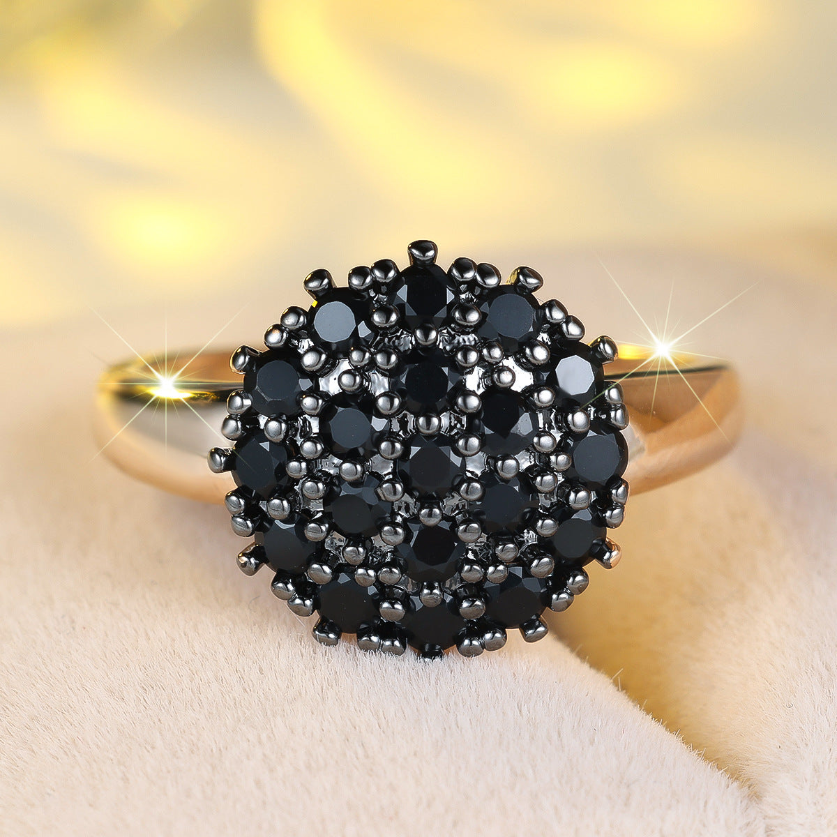 Funkelnder Bicolor-Blumenring mit Zirkonia