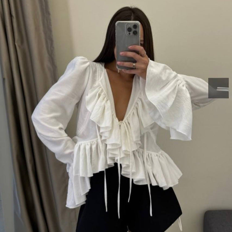 Weisses Spitzen-Top mit Rüschen und ausgestellten Ärmeln | LuxeStyle
