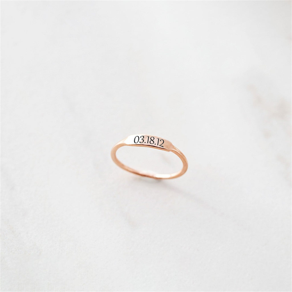 Horizontaler Ring mit Gravur