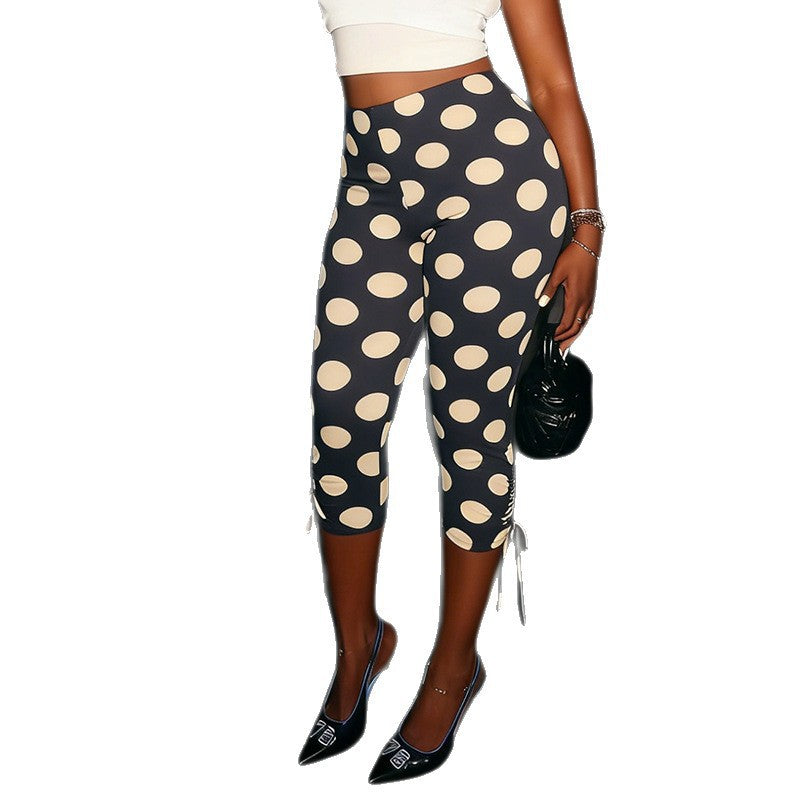 Gepunktete Caprihose mit schmaler Passform