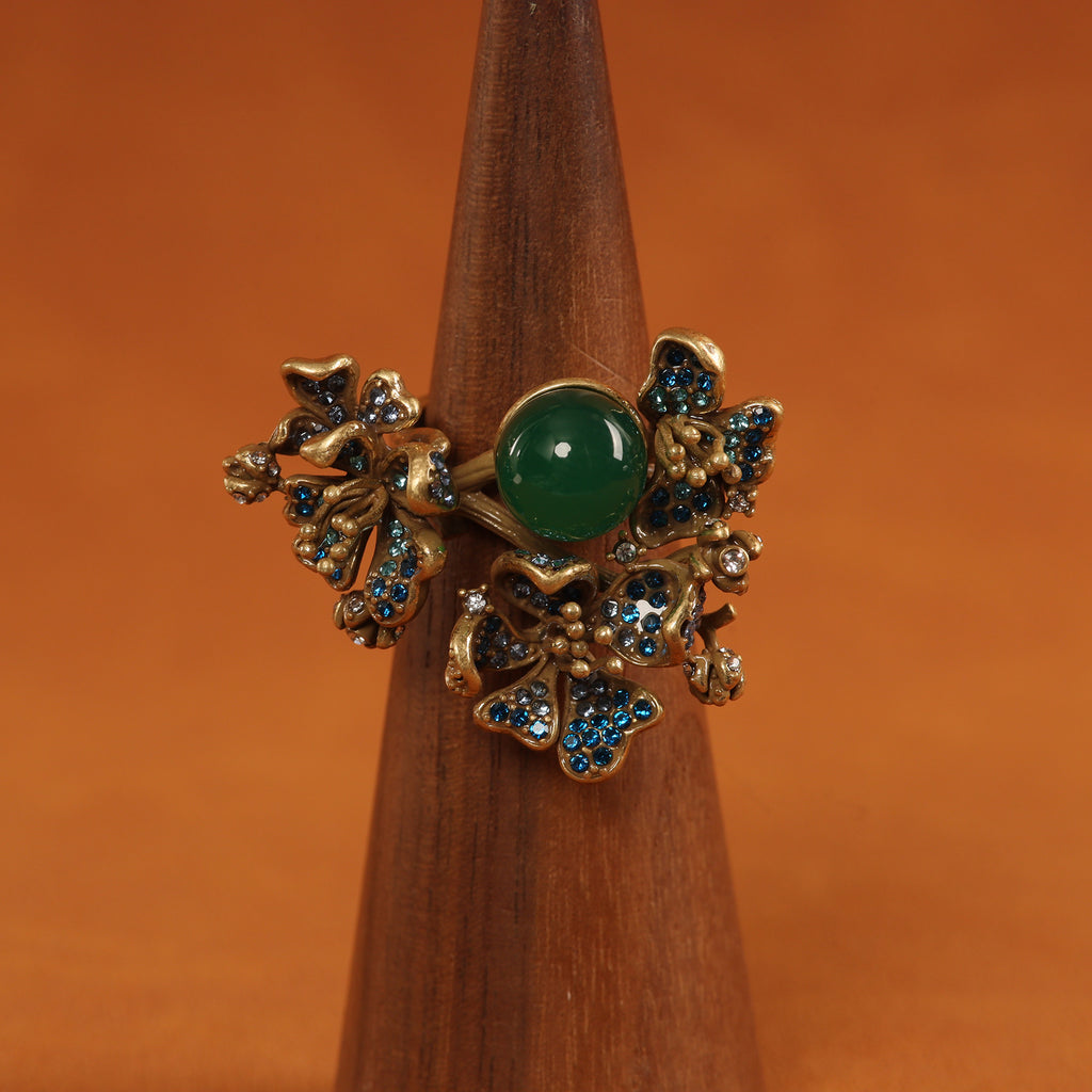 Verstellbarer Ring mit grüner Kamelie