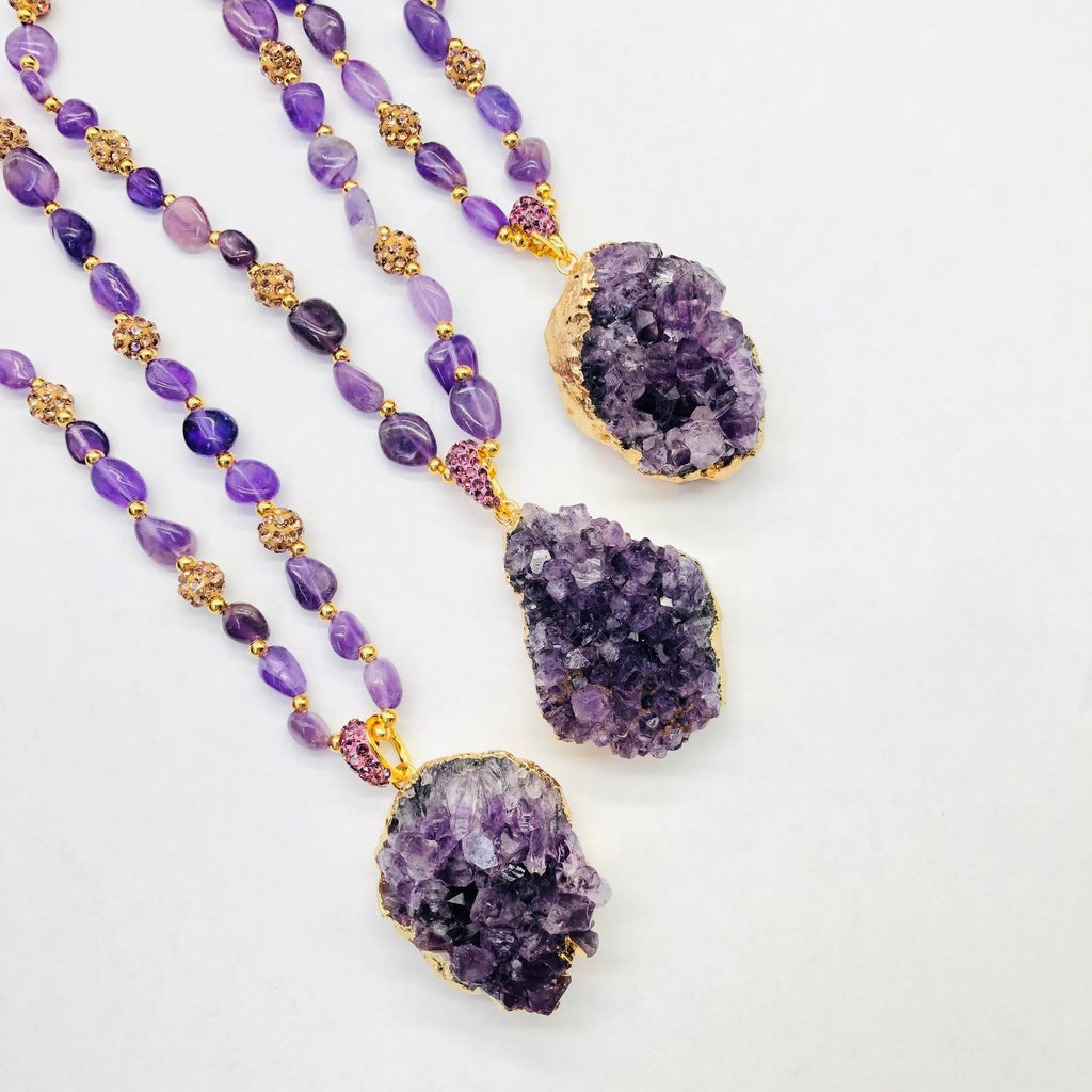 Halskette mit natürlichem, violettem Kristallanhänger