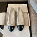 Flache Schuhe mit Schleife