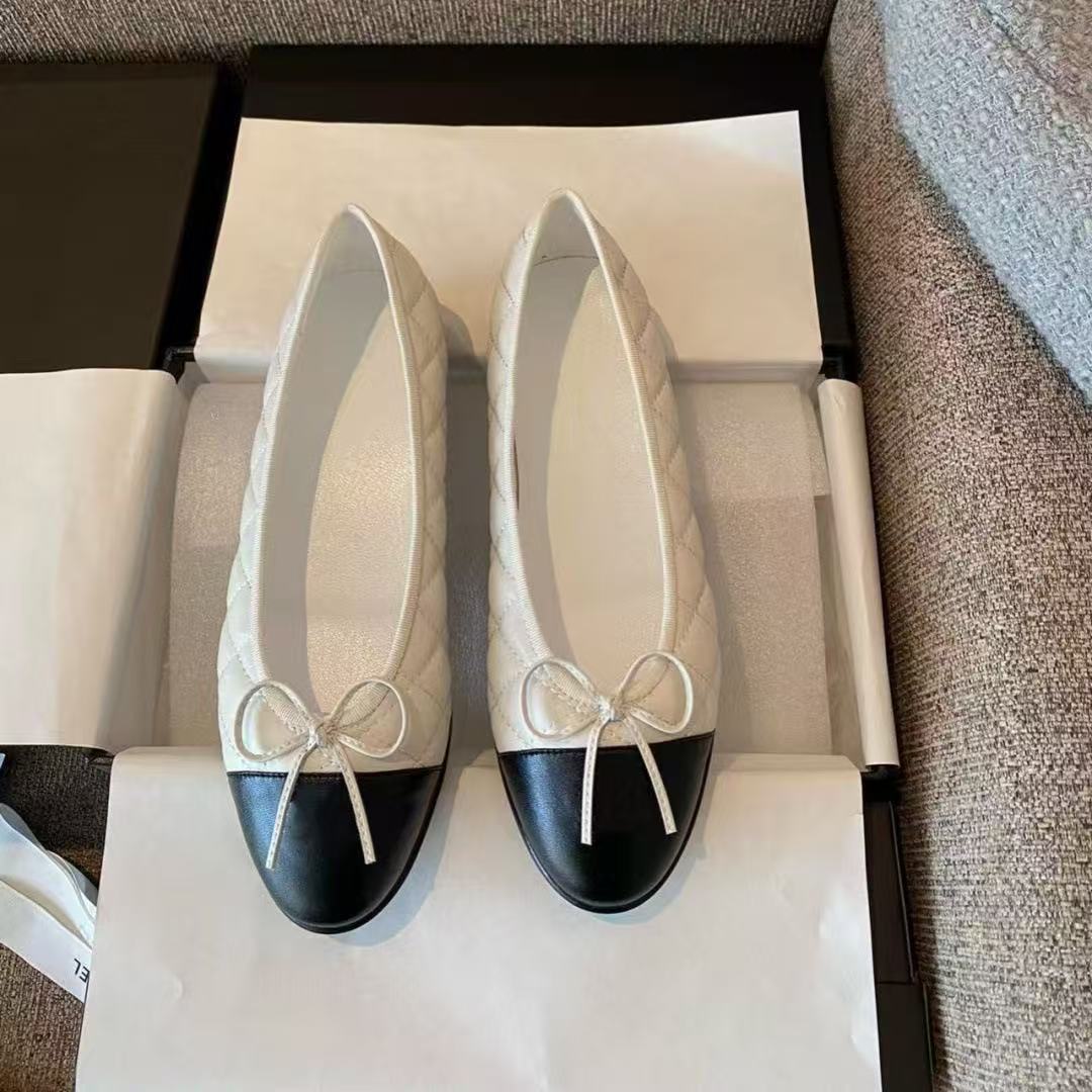 Flache Schuhe mit Schleife
