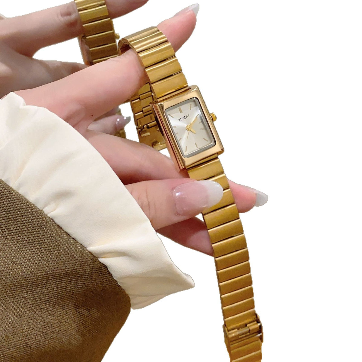 Minimalistische 3D Instagram-Uhr – Gold/Schwarz – Bild 4 | LuxeStyle