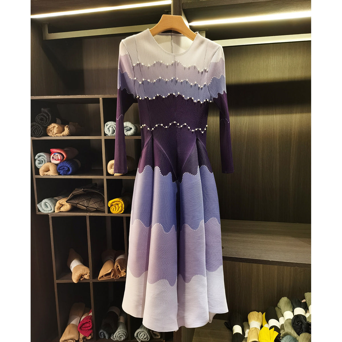 Elegant bedrucktes Color-Block Kleid – Bild 7 | LuxeStyle
