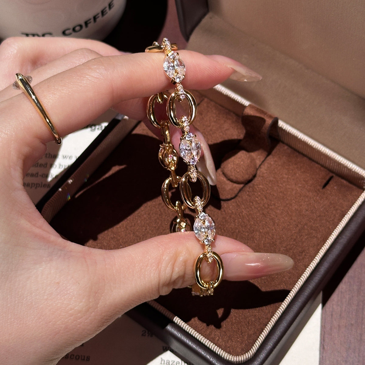 Vintage Armband mit ineinandergreifenden Diamanten – Bild 4 | LuxeStyle