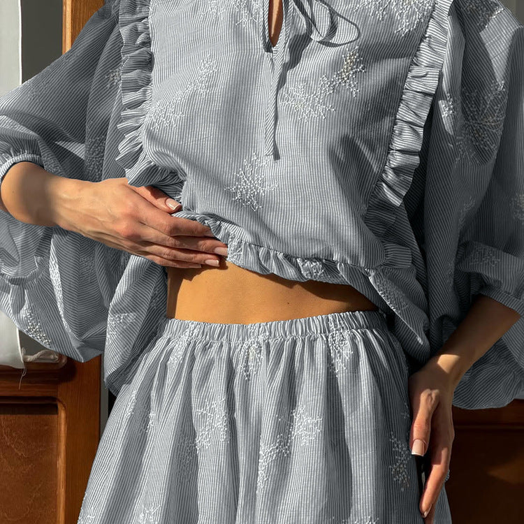 Besticktes Crop Top & weite Hose Set