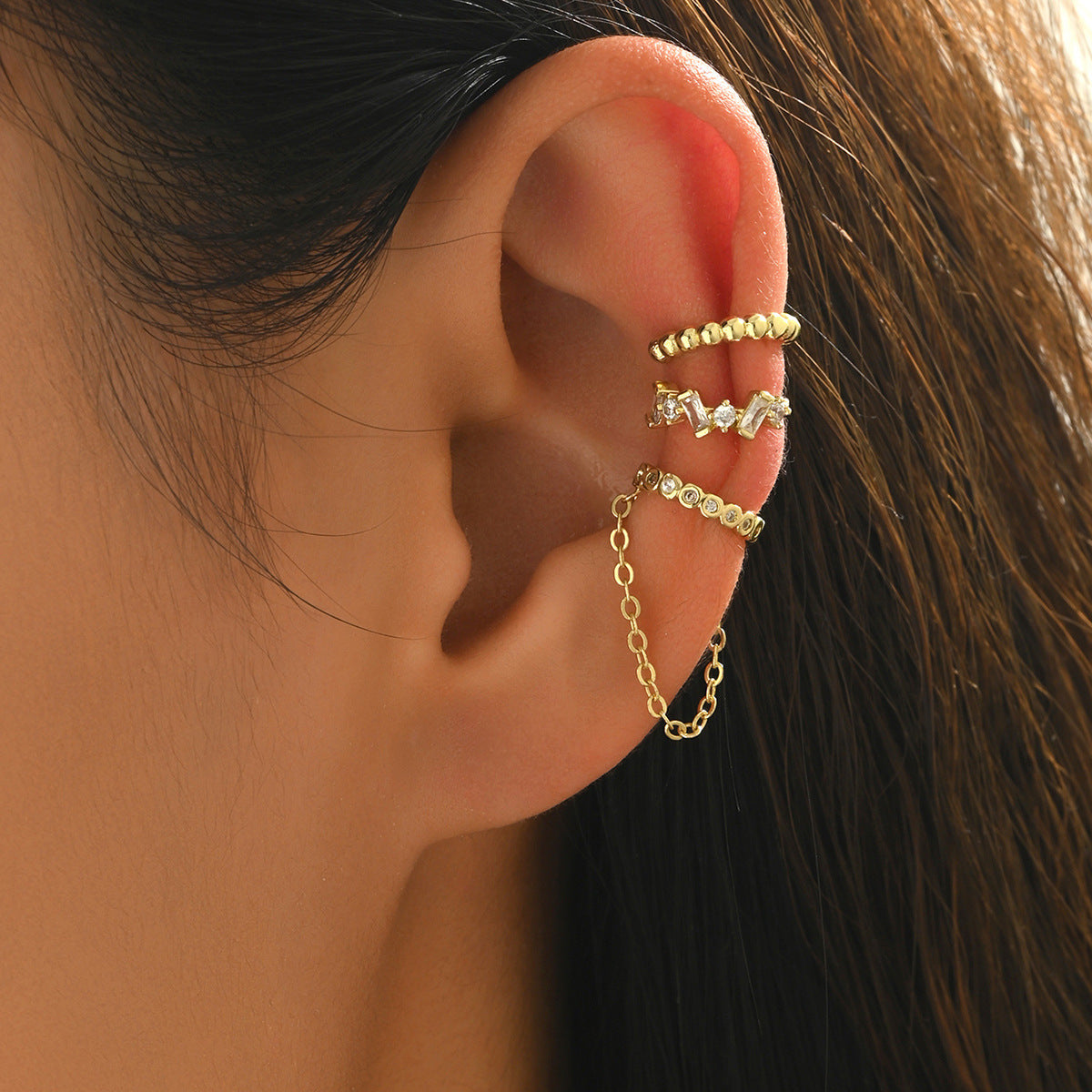 Ohrringe mit Strass-Kettchen und Quaste