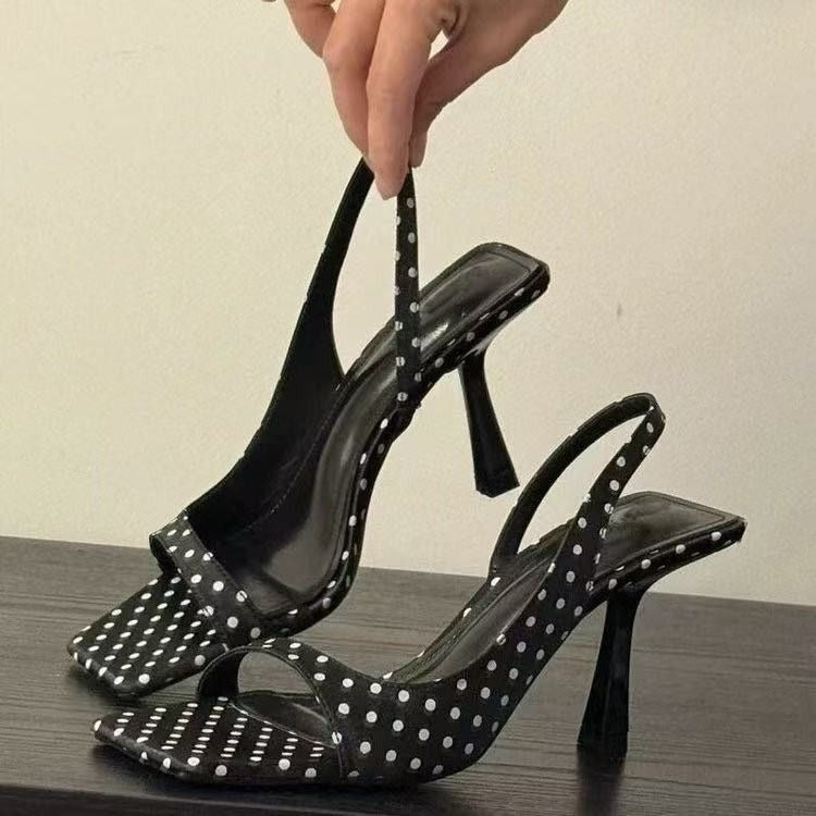 Stiletto High Heels mit eckiger Zehenpartie