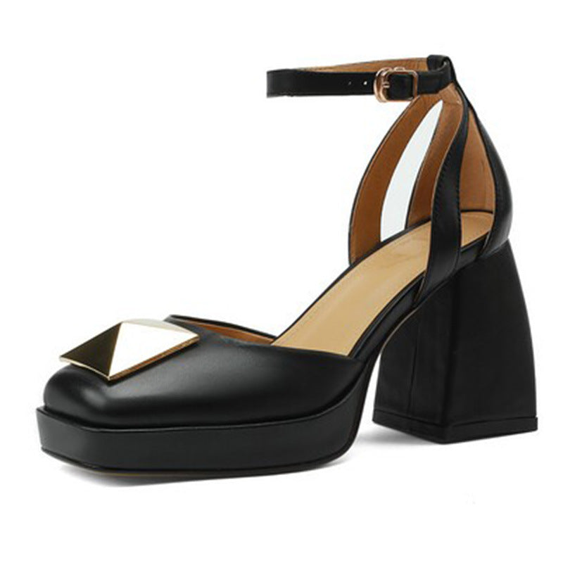 Romanische Sandalen mit hohen Absätzen – Bild 2 | LuxeStyle