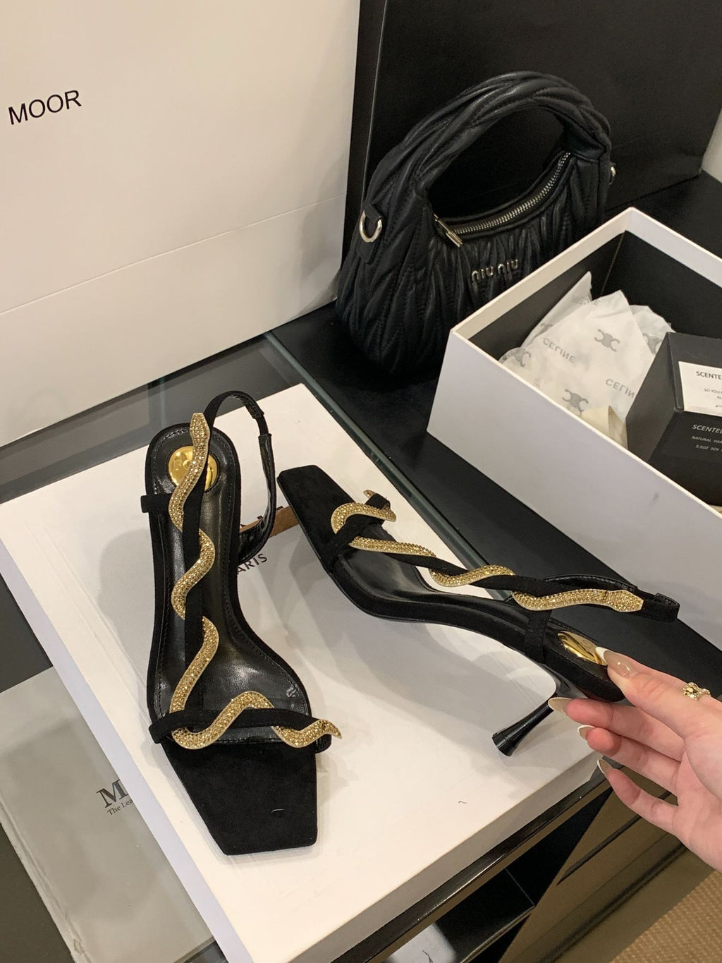 Elegante Stiletto-Heels mit Rhinsternen