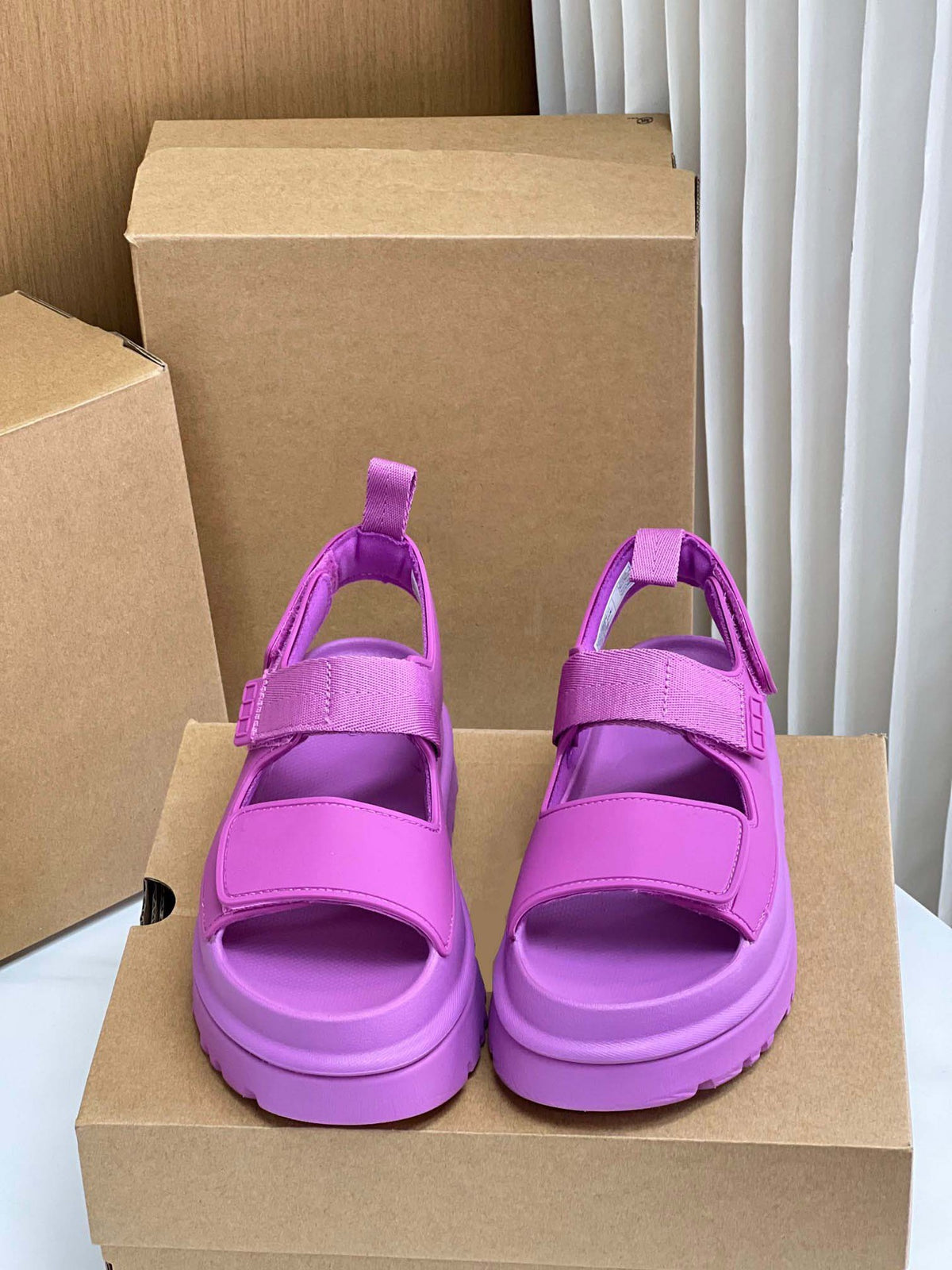 Bequeme Velcro Sandalen mit dicker Sohle – Bild 7 | LuxeStyle