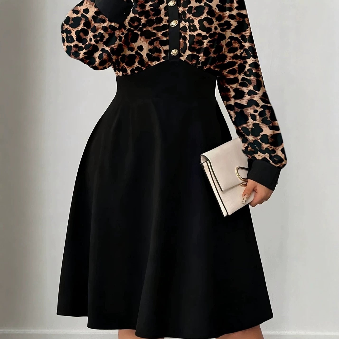 Midi-Kleid mit Leopardenmuster und Polo-Kragen