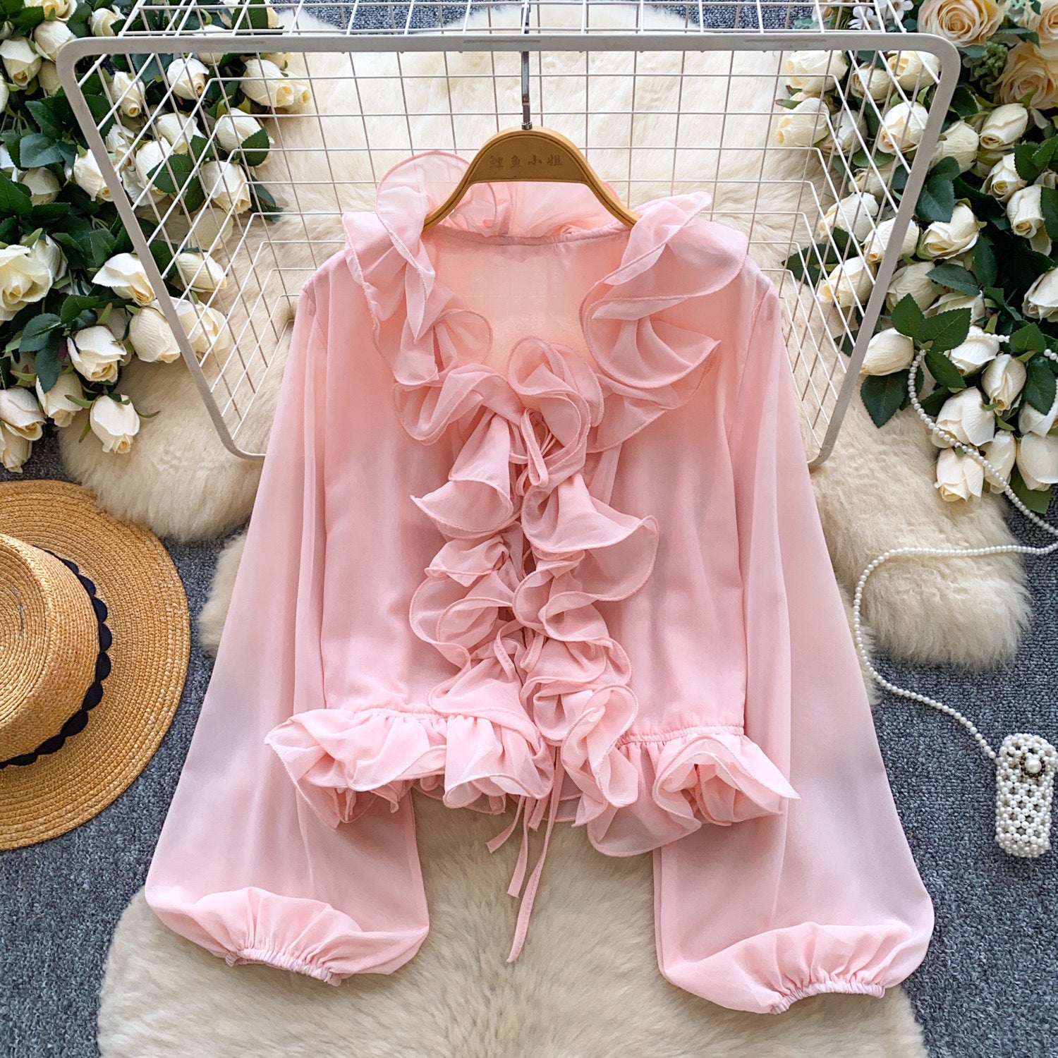 Chiffon-Bluse mit V-Ausschnitt & Rüschen