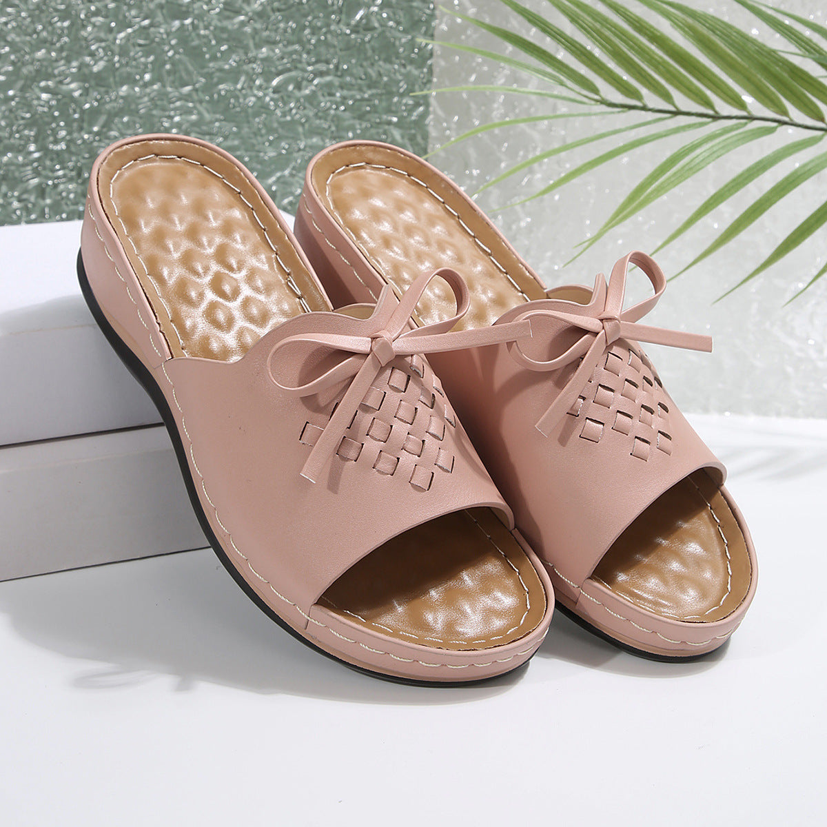 Retro-Sandalen mit runder Spitze und Stickerei – Bild 5 | LuxeStyle