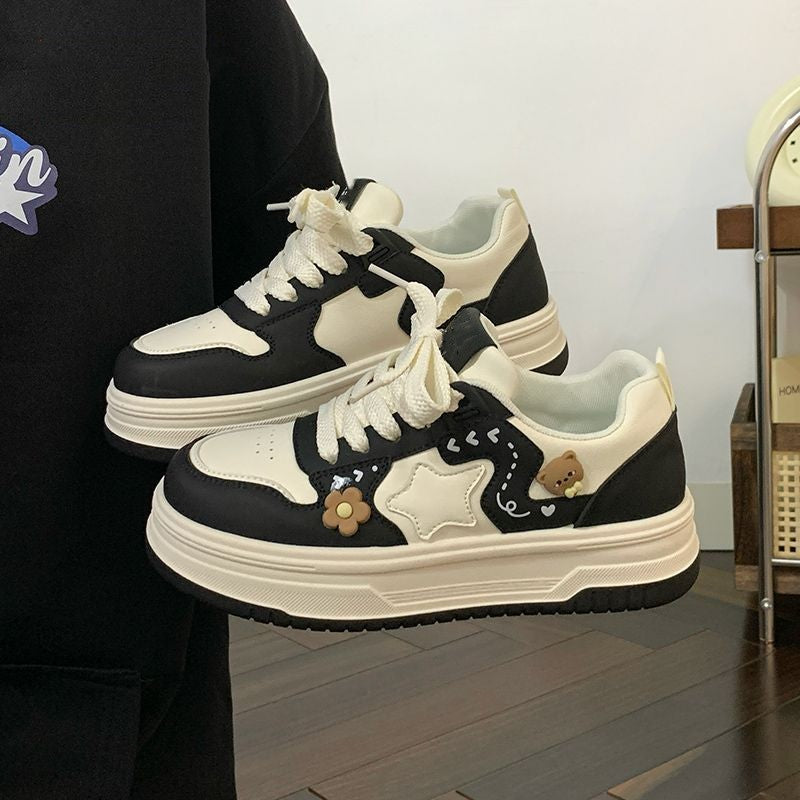 Sneaker mit Sternmuster