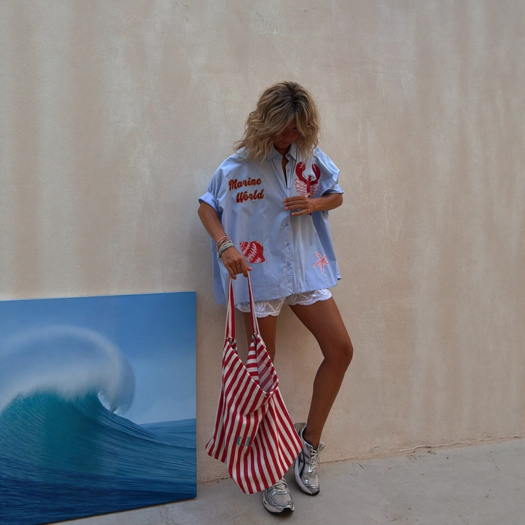Leichtblaue Shirtbluse mit Tierdruck – Bild 5 | LuxeStyle