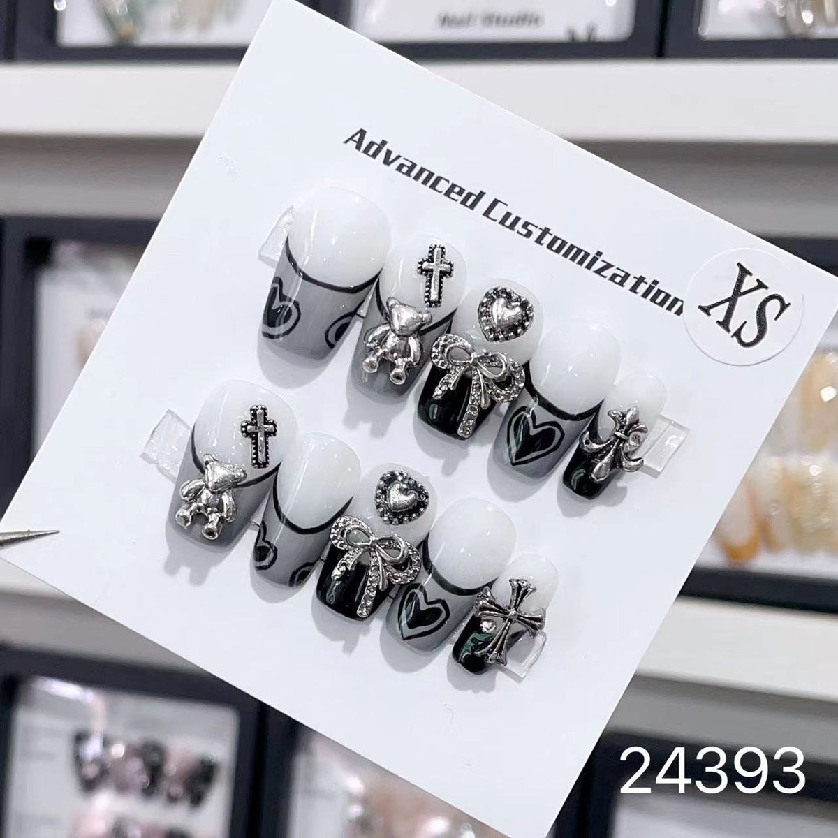 Aufklebbare Handbemalte Kristallnägel – Bild 4 | LuxeStyle