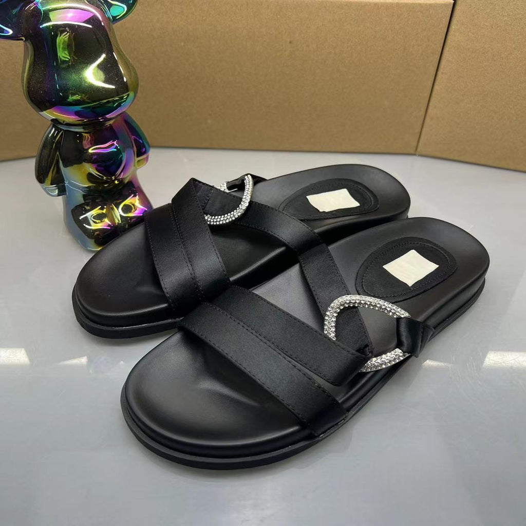 Schwarze Sandalen mit Strass-Dekor