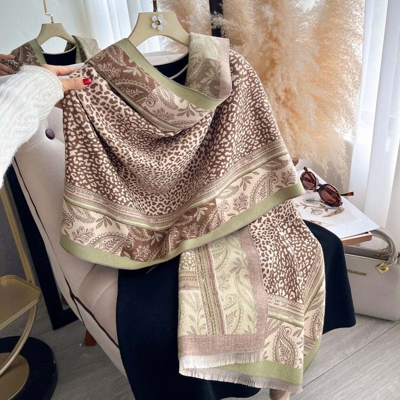 Patchwork-Leopard‑Schal in Retro‑Stil – Bild 4 | LuxeStyle