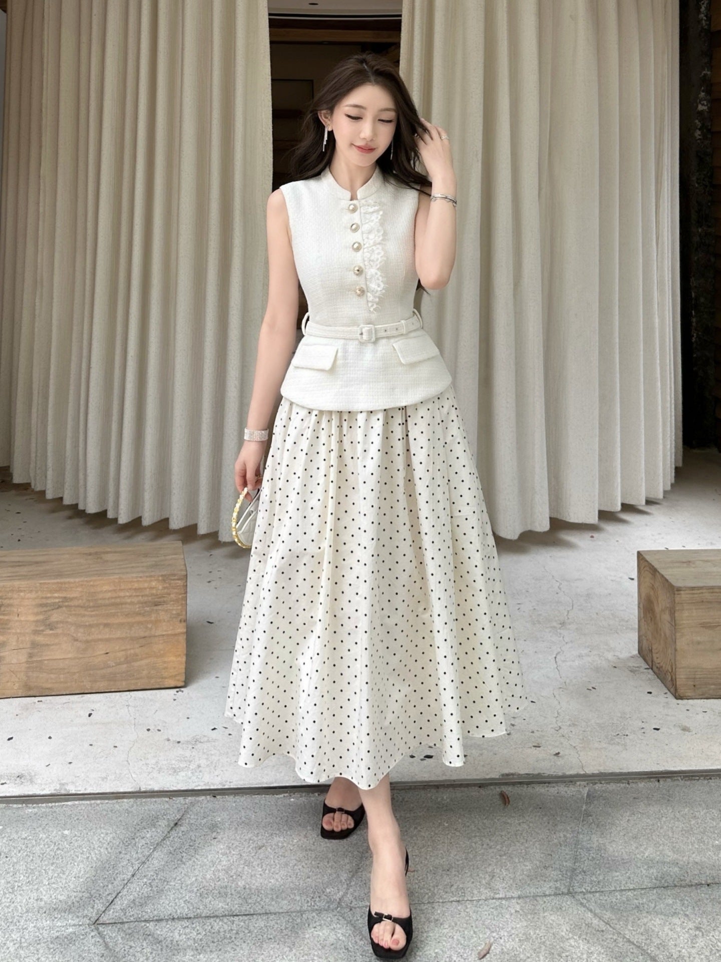 Gepunktetes Midikleid in Beige