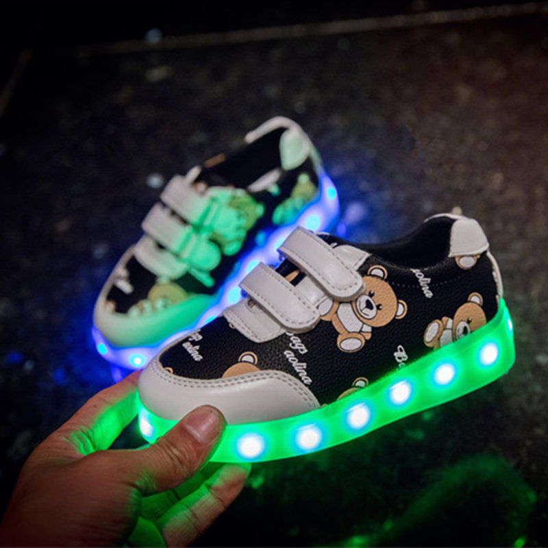 LED-Kinderschuhe mit USB-Ladefunktion und Flügeln