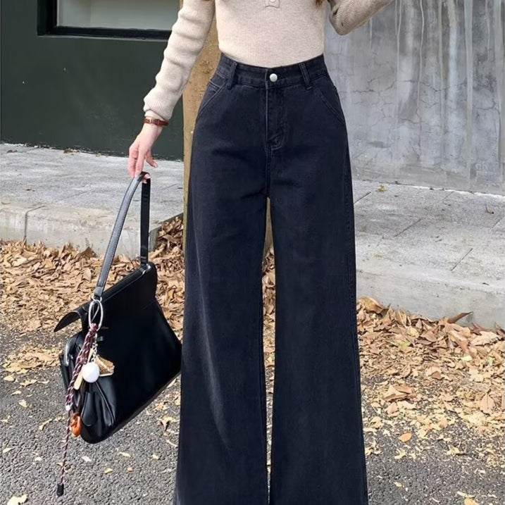 Hohe schwarze Jeans