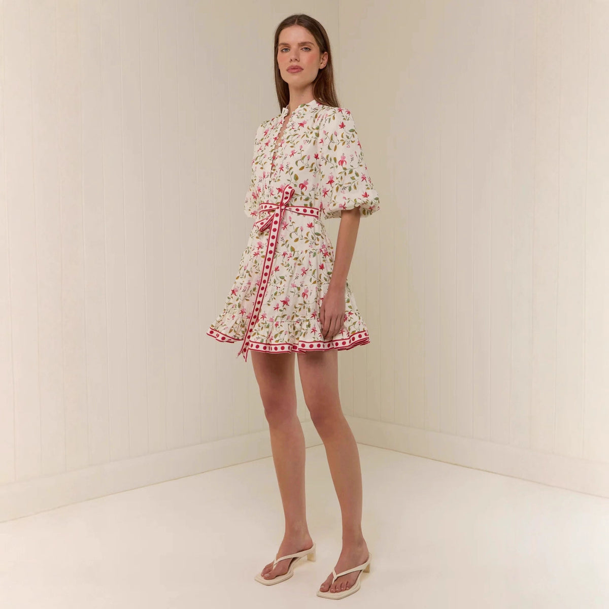 Leinen Mini-Kleid mit Bindegürtel – Bild 2 | LuxeStyle