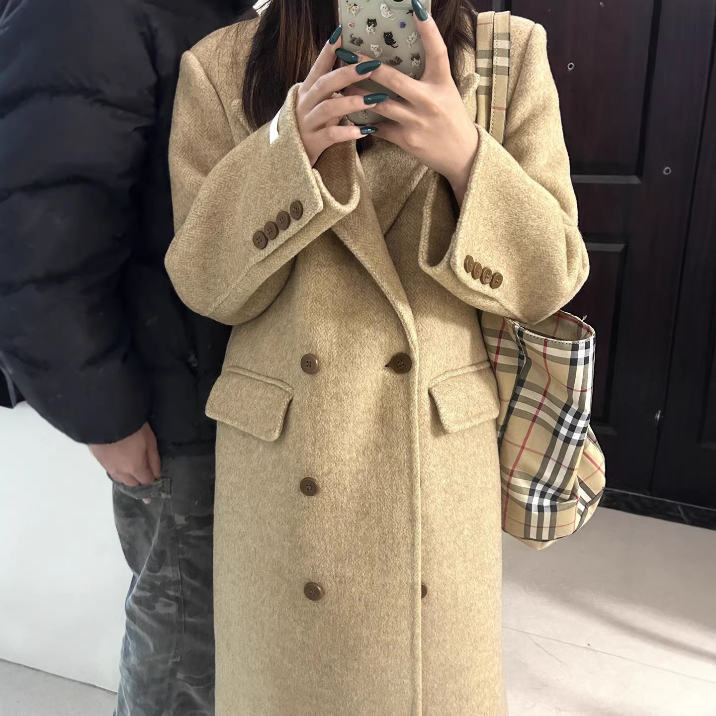 Eleganter Wollmantel im koreanischen Stil
