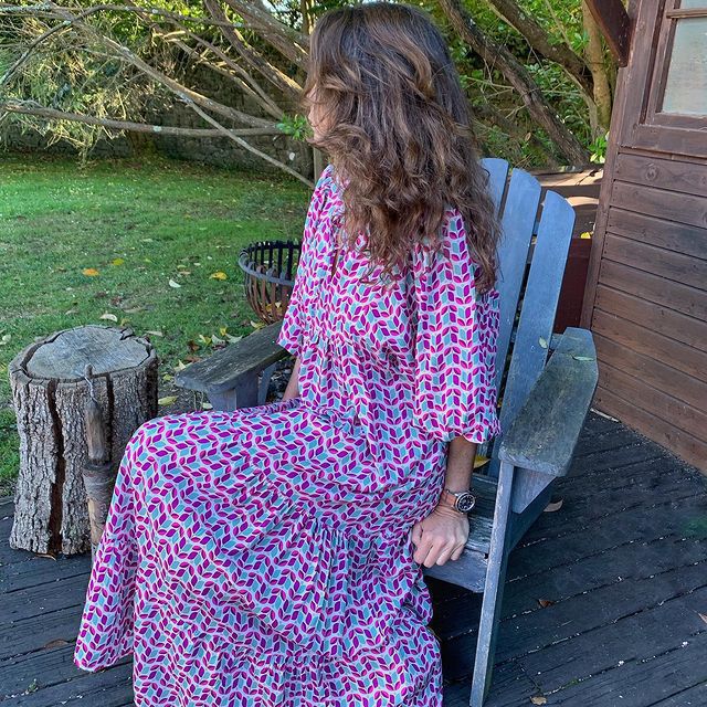 Langes Kleid mit Blumenmuster und Puffärmeln
