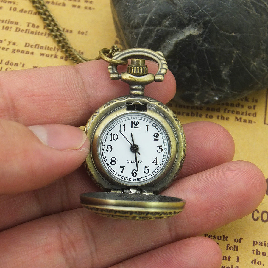 Retro-Halskettenuhr mit Klappdeckel – Bild 6 | LuxeStyle