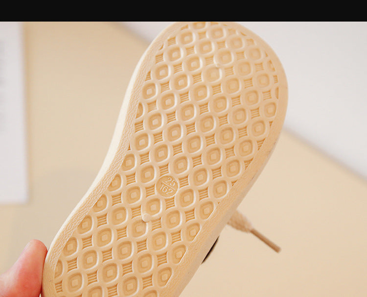 Weiche Kinderschuhe mit Klettverschluss
